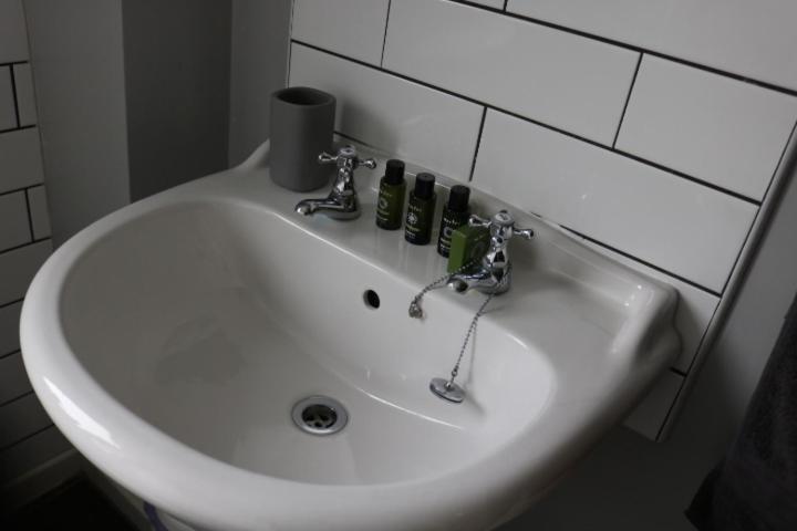 Charming 2 Bed House - Family Friendly Villa Нотингам Стая снимка
